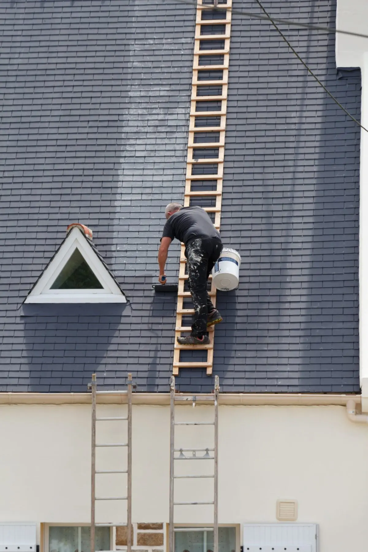 Comment peindre une toiture en ardoise ?
