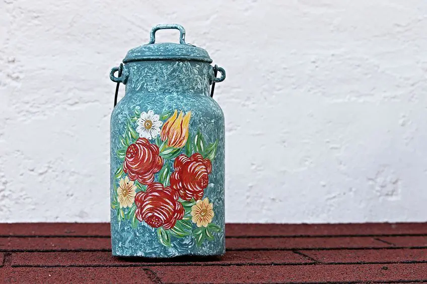 Pouvez-vous utiliser de la peinture acrylique sur du métal ?  – Peindre le métal avec de l’acrylique