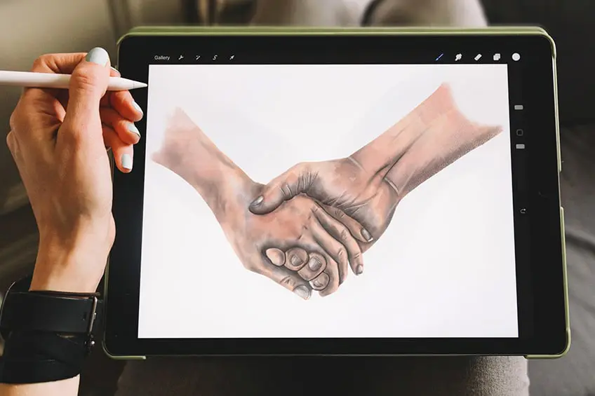 Comment dessiner en se tenant la main – Un guide facile étape par étape