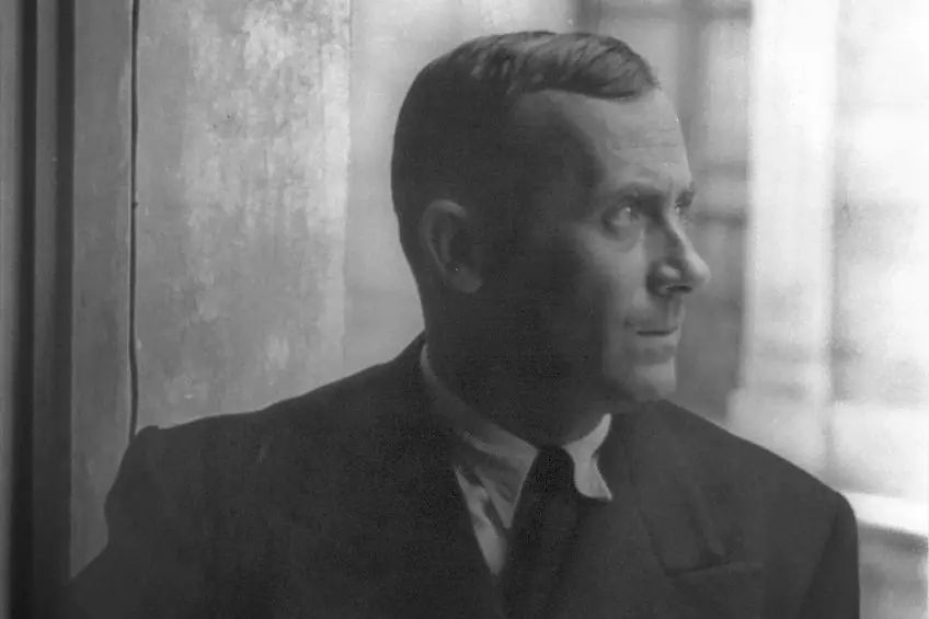 « Cheval, pipe et fleur rouge » de Joan Miró – Une analyse de la peinture