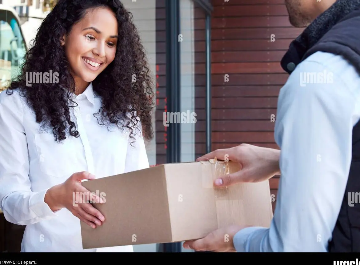 Tomber sur la Messagerie dans l’Art: Communication et Absence à travers la Peinture