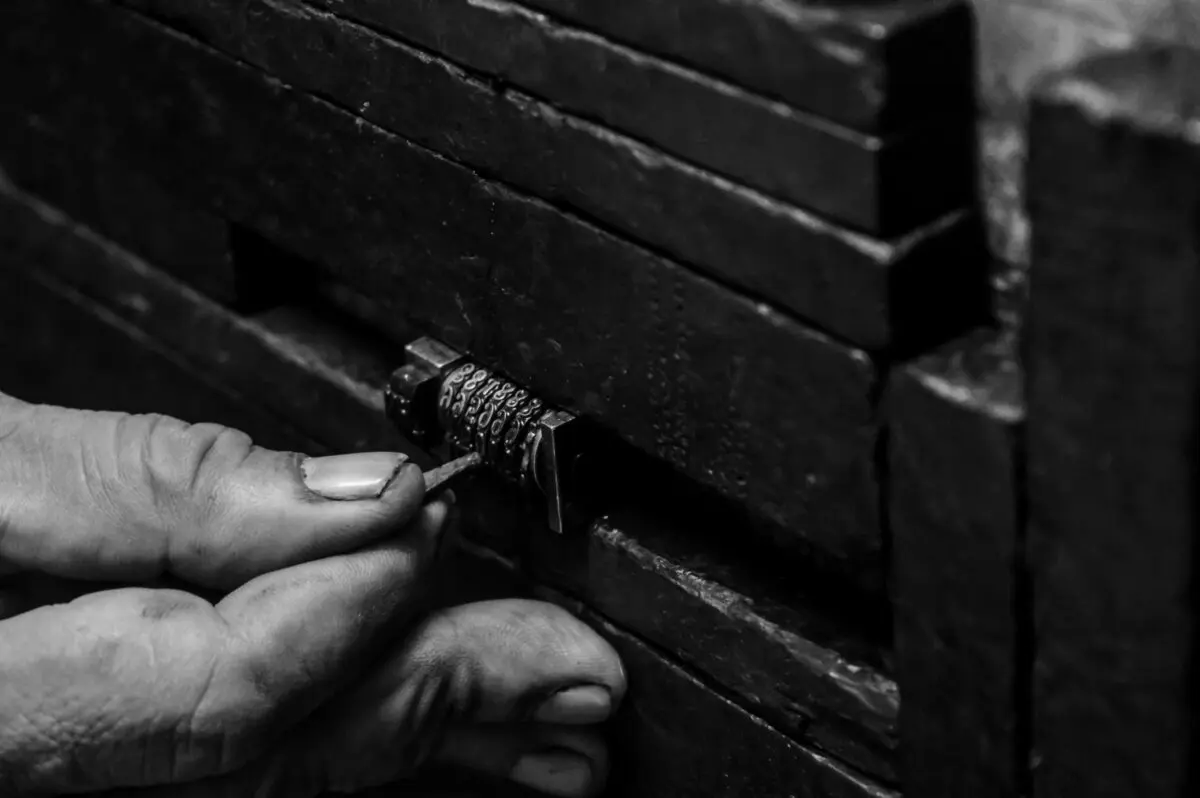découvrez tout sur l'art du lockpicking : techniques, outils et conseils pour ouvrir les serrures avec habileté et précision.