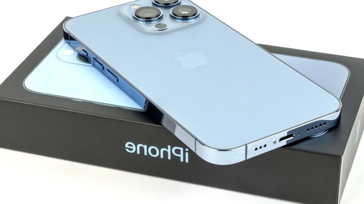 La boîte de l’iPhone 13 : Un écrin de modernité au service de la technologie