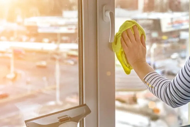 Guide Pratique : Comment Nettoyer Facilement Vos Stores Jour Nuit ?