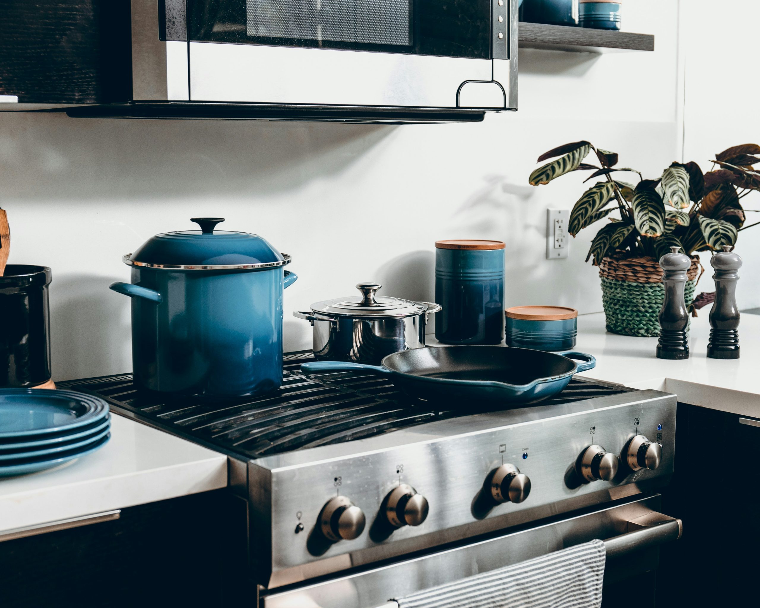découvrez notre large sélection de cuisinières à chauffage central pour une cuisine chaleureuse et efficace toute l'année.