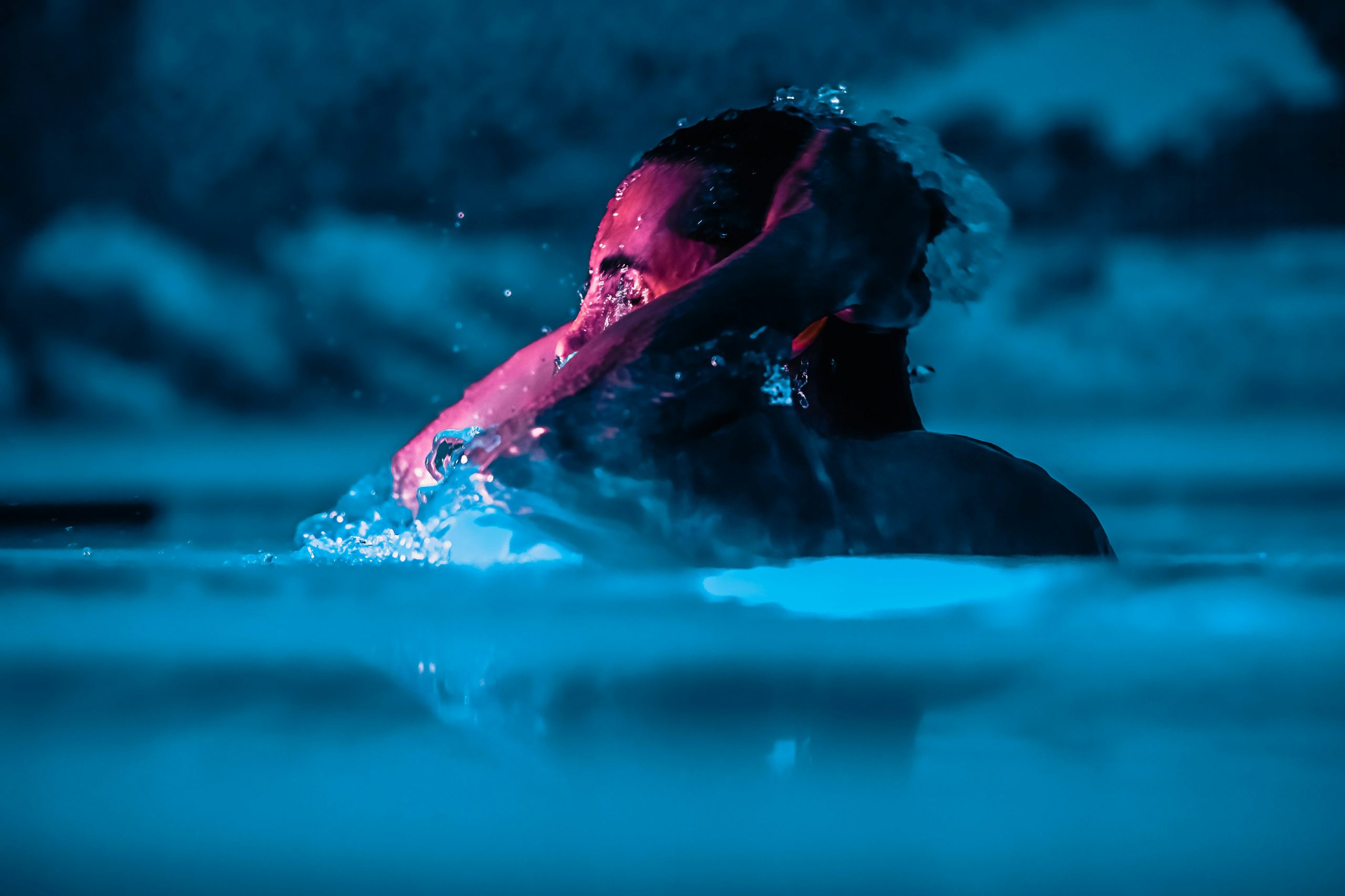 découvrez notre gamme de solutions d'éclairage pour piscines, offrant des options de personnalisation et de mise en valeur de votre espace aquatique.