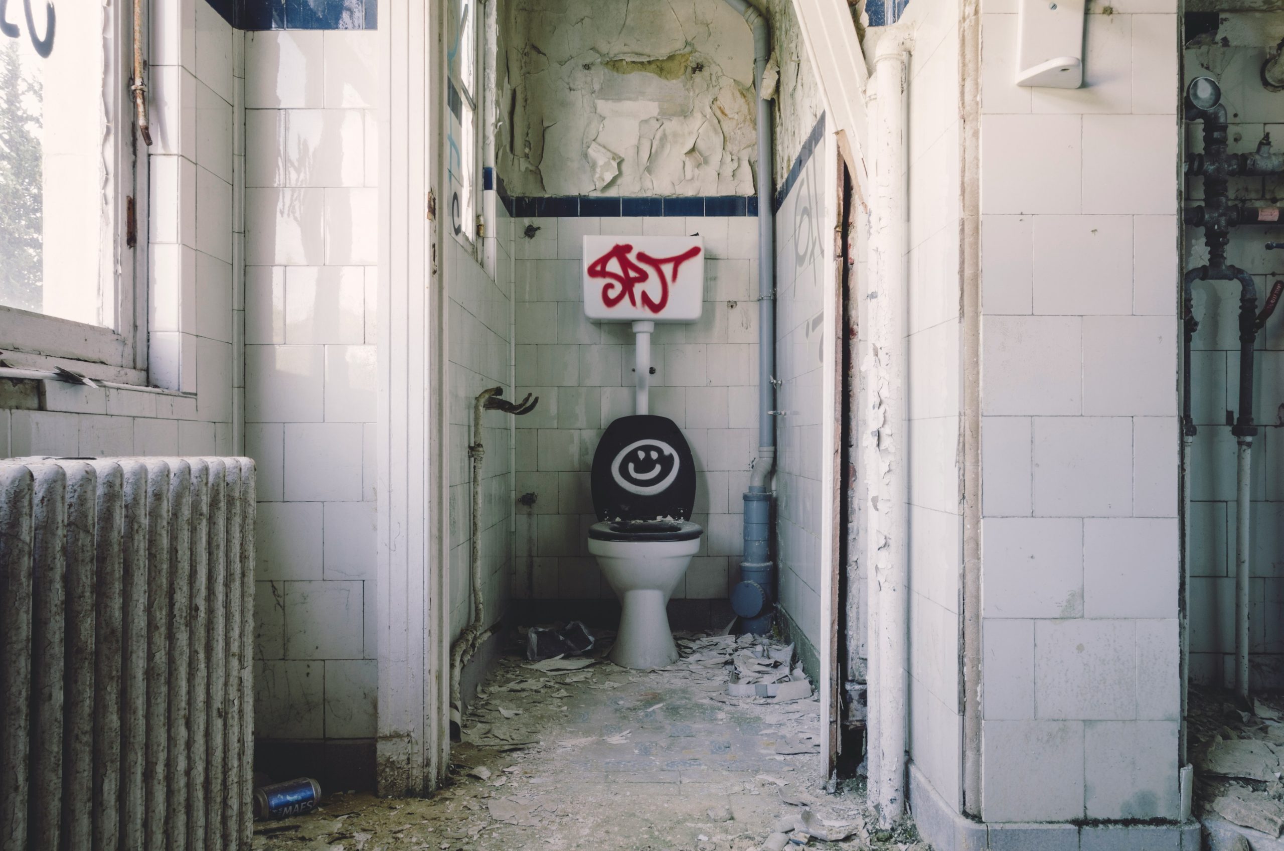 découvrez les avantages des toilettes sèches et leur impact positif sur l'environnement. trouvez des informations sur l'installation et l'utilisation des toilettes sèches.