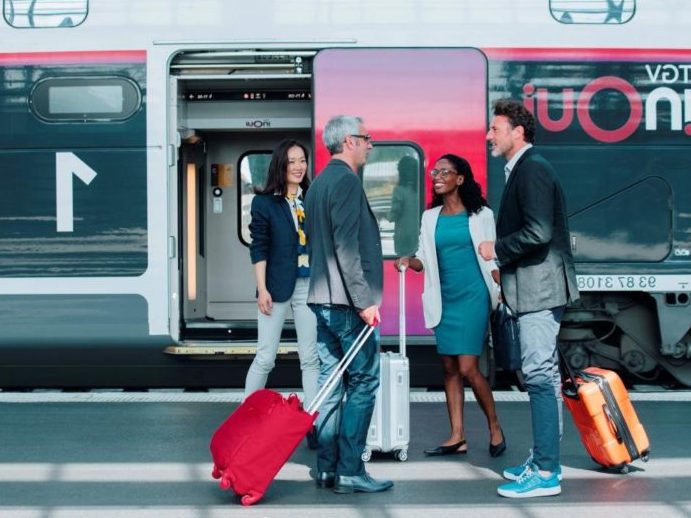 La Pub SNCF Sur Toile: Quand Le Transport Inspire La Peinture Contemporaine